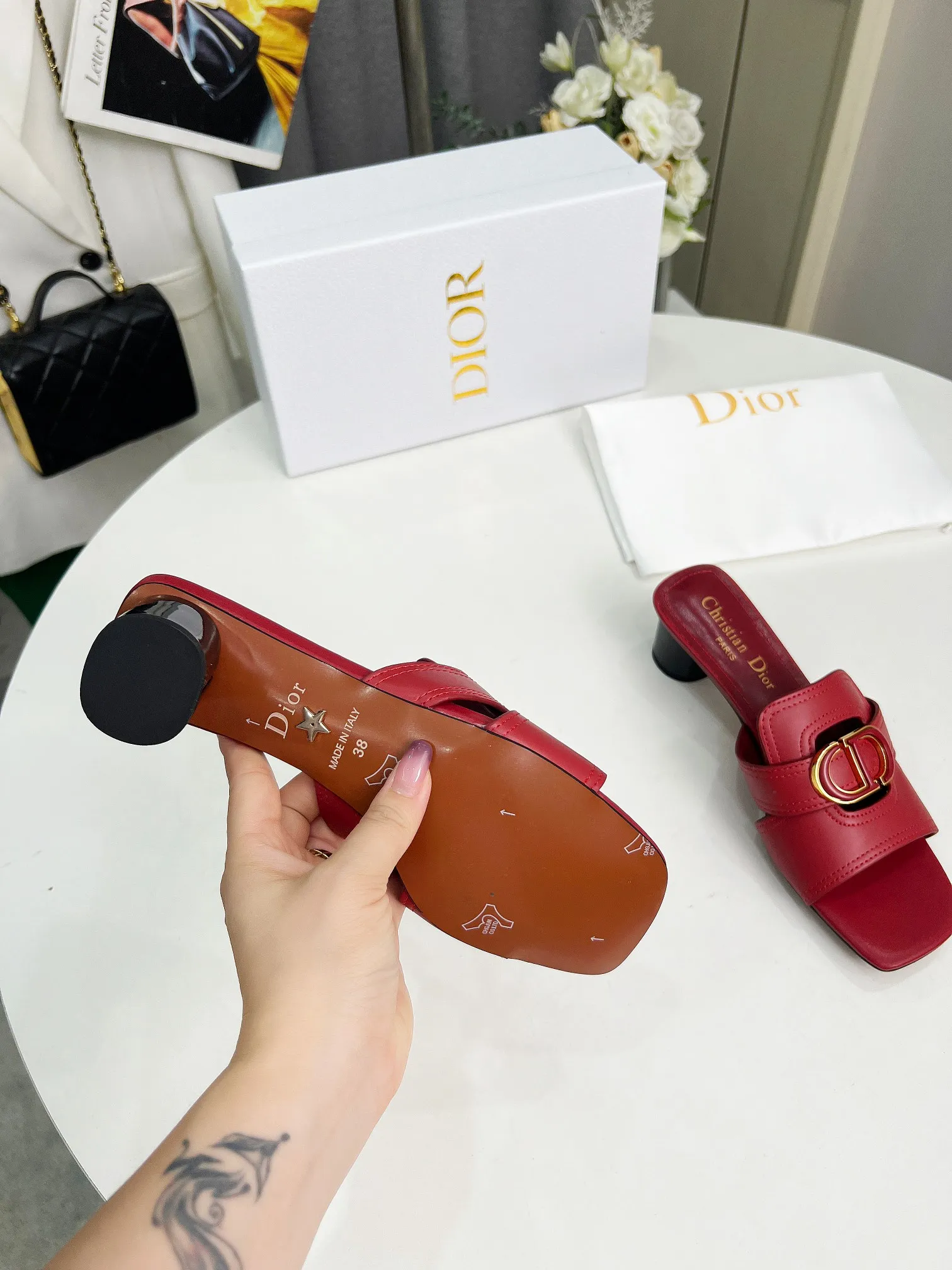 👟👟Ex-factory price 380👟👟 Genuine leather bottom +30 Dior spring and summer new style, cowhide surface, sheepskin lining + double-layer buckle, heel height 4.5cm, size 35-42
